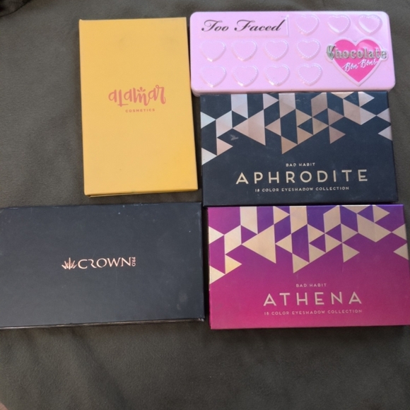 Too Faced Pink Heart Eyeshadow Palette - Picture 1 of 6